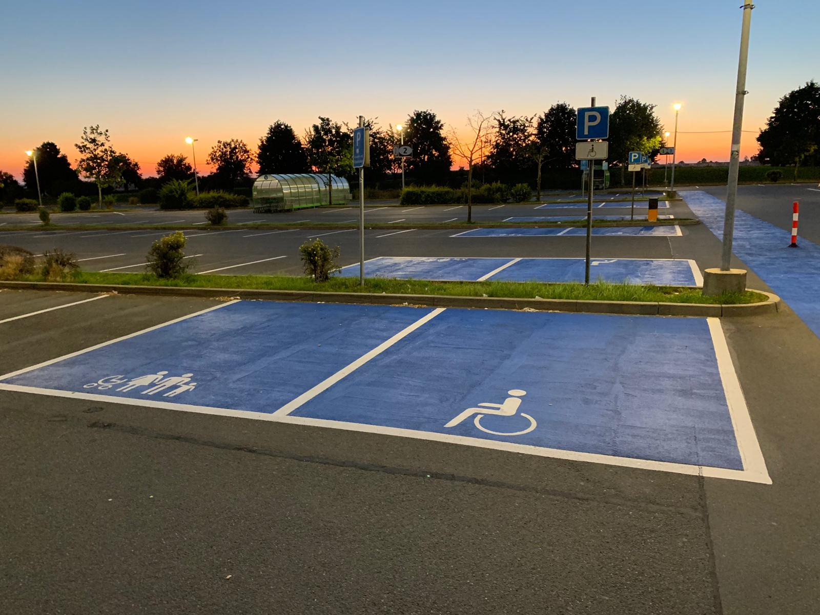 Bild von einer Parkplatzmarkierung