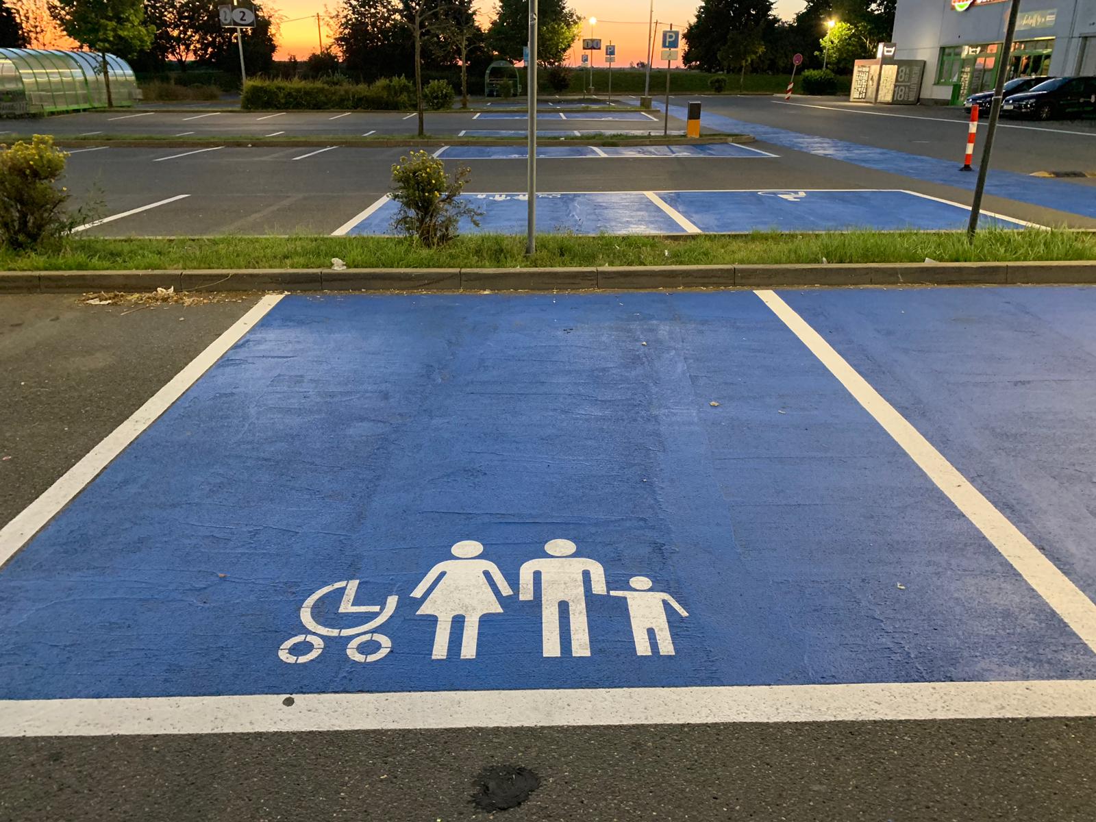 Bild von einer Parkplatzmarkierung